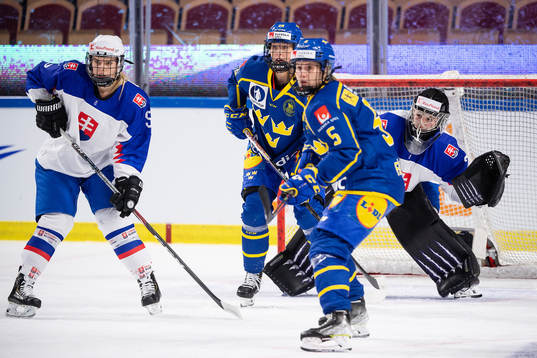 Olivia Carlsson and Johanna Fällman of Sweden against