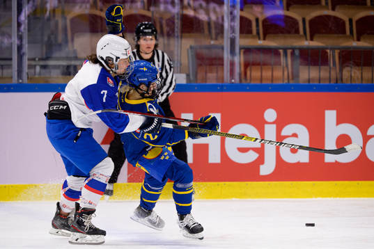 Viktoria Maskalova of Slovakia and Emma Nordin of Sweden
