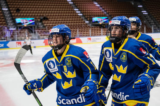 Maja Nylen-Persson and Sofie Lundin of Sweden celebrate