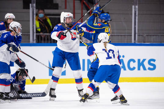 Lucia Drabekova of Slovakia and Sara Hjalmarsson of Sweden