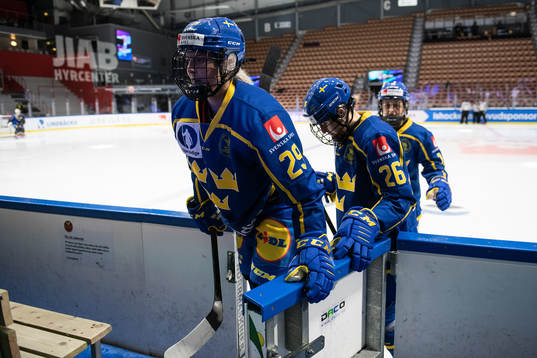 Olivia Carlsson and Hanna Olsson of Sweden