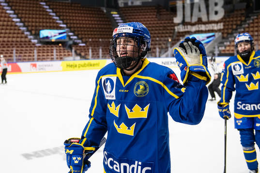 Hanna Olsson of Sweden celebrate