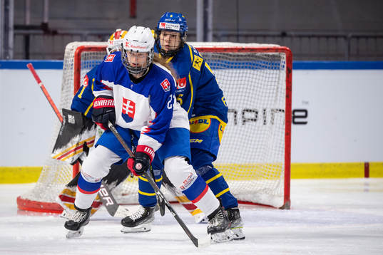 Lucia Drabekova of Slovakia and Johanna Fällman of Sweden