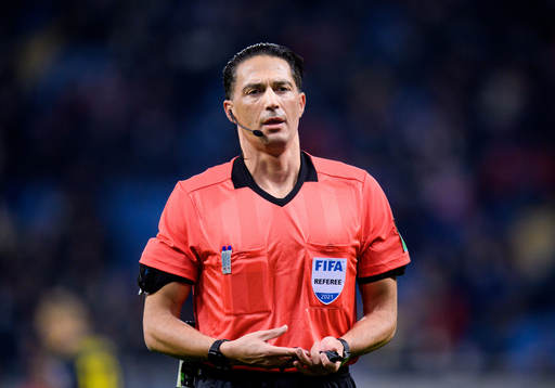 Referee Serdar Gözübüyük
