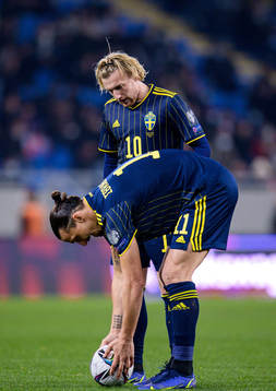 Zlatan Ibrahimovic and Emil Forsberg of Sweden
