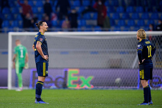 Zlatan Ibrahimovic and Emil Forsberg of Sweden look dejected