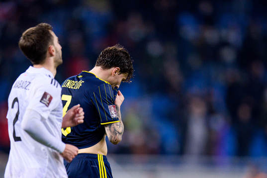 Victor Nilsson Lindelöf of Sweden looks dejected