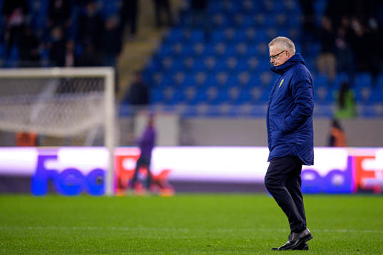 Head coach Janne Andersson of Sweden looks dejected