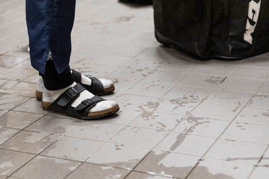 Sandaler på Frölundas Jens Olsson, tränare för Hovås