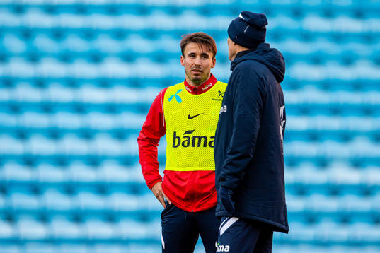 Anders Trondsen talks to Ståle Solbakken, head coach of
