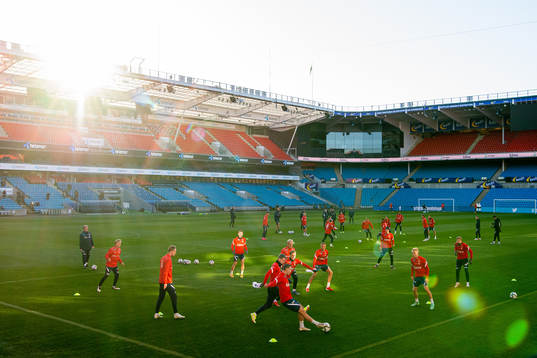 Bläddra bland fler bilder av Football, FIFA World Cup Qualifier, Norway, training