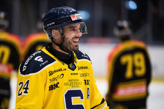 Södertäljes Jacob Dahlström innan ishockeymatchen i