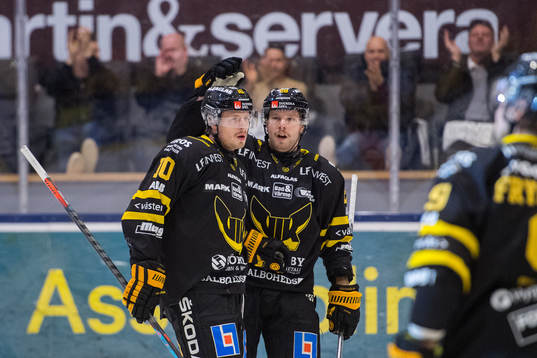 Västerås Jimmie Jansson jublar med Lukas Zetterberg
