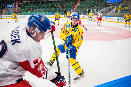 Zion Nybeck of Sweden and Michal Hradek of Czech Republic