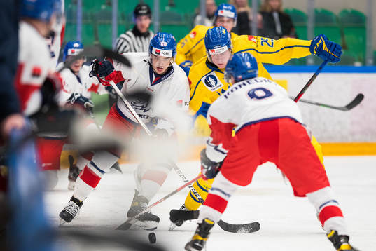 Tomas Urban of Czech Republic and Isak Garfve of Sweden