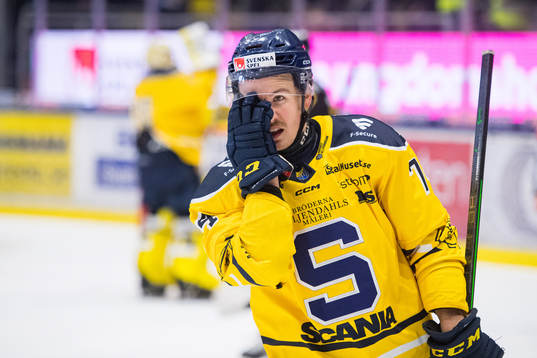 Södertäljes Rasmus Kahilainen har ont
