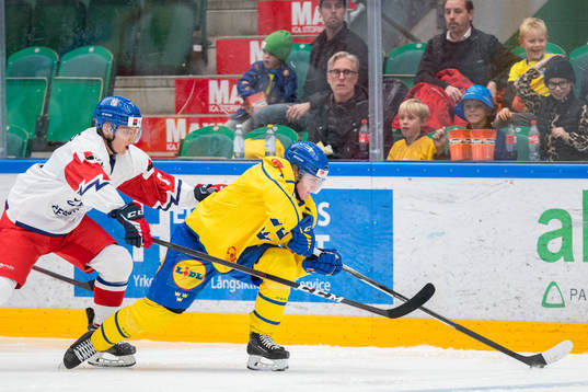 Maten Pinkas of Czech Republic and Emil Andrae of Sweden