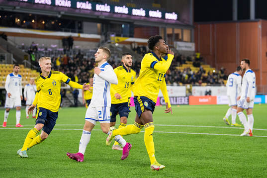 Anthony Elanga of Sweden celebrates