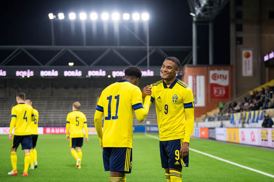 Anthony Elanga celebrate with Amin Sarr of Sweden