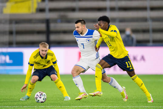 Carl Gustavsson and Anthony Elanga against Milan Savic of