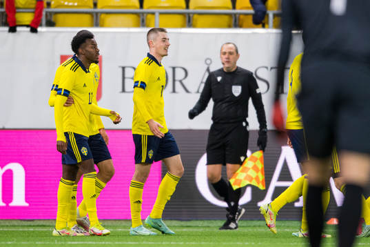 Patrik Wålemark of Sweden celebrates