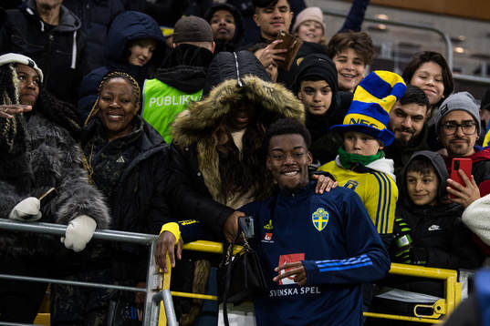 Anthony Elanga of Sweden celebrates with spectators