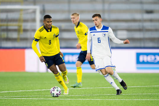 Amin Sarr of Sweden and Zvonimir Petrovic of