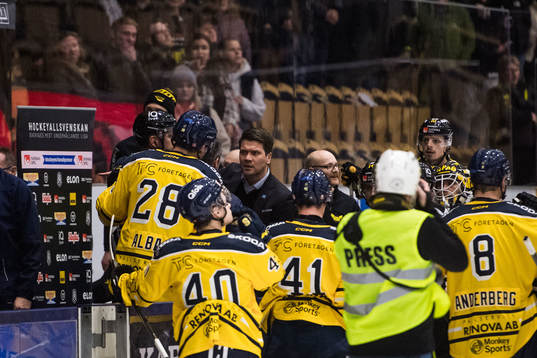 Västerås tränare Thomas Paananen reagerar