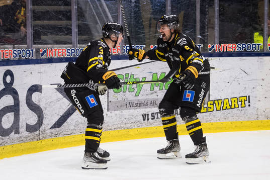Västerås Ludvig Östman och Alexandre Lavoie jublar