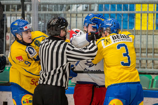 Tomas Chlubna of Czech Republic in a fight with Daniel