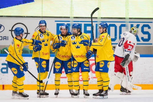 Liam Öhgren of Sweden celebrate with teammates