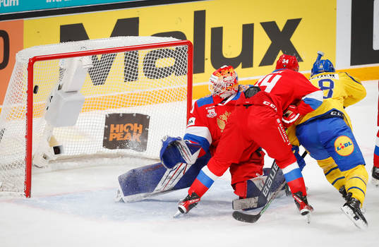 Anton Lander of Sweden scores 3-2 goal