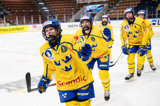Linnea Hedin of Sweden celebrates