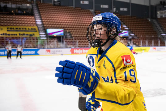 Sara Hjalmarsson of Sweden celebrates