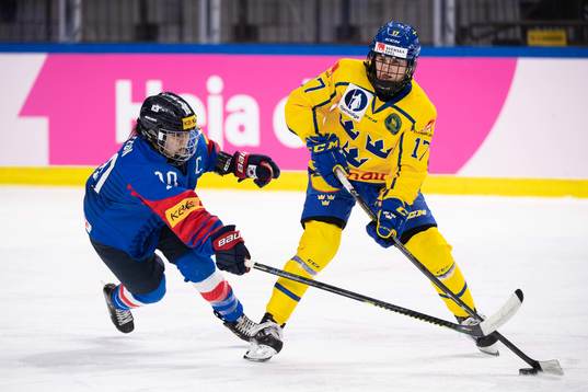Jiyeon Choi of Korea and Sofie Lundin of Sweden