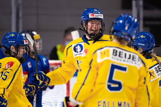 Sara Hjalmarsson of Sweden celebrates