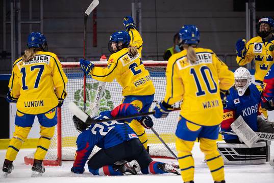 Felizia Wikner-Zienkiewicz of Sweden celebrates