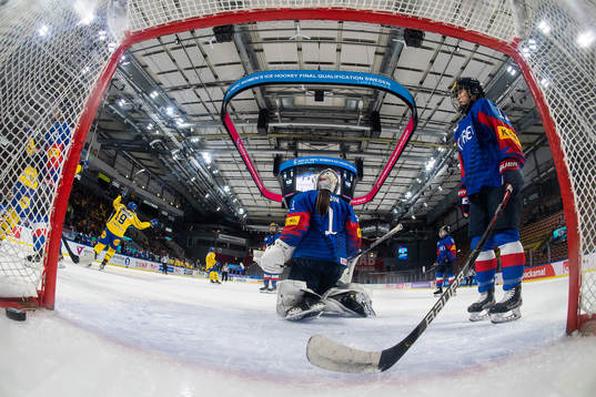 Sara Hjalmarsson of Sweden celebrates
