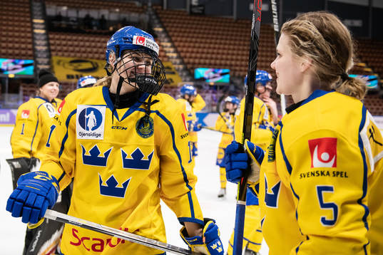 Josefin Bouveng and Johanna Fällman of Sweden