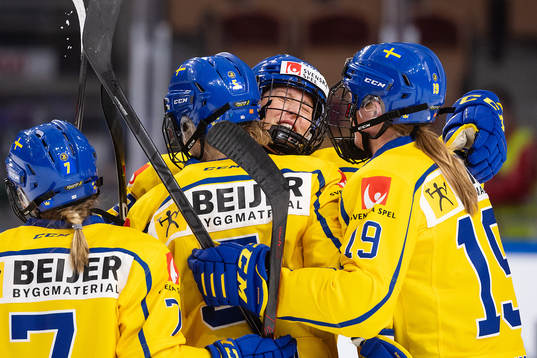 Mina Waxin of Sweden celebrates