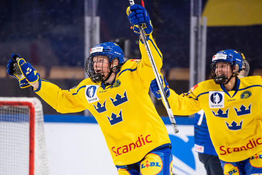 Sara Hjalmarsson of Sweden celebrates
