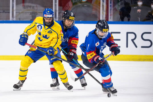 Linnea Johansson of Sweden against Seoyoung Yoo and Ye Eun