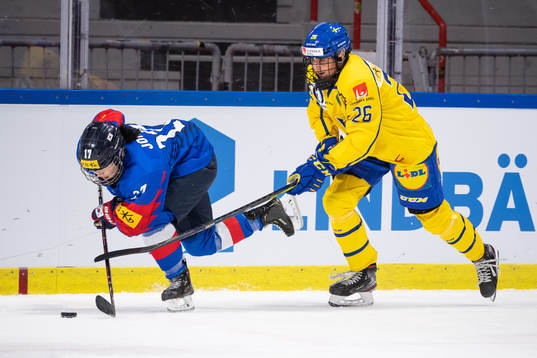 Jongah Park of Korea and Hanna Olsson of Sweden