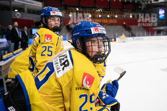 Lina Ljungblom and Olivia Carlsson of Sweden