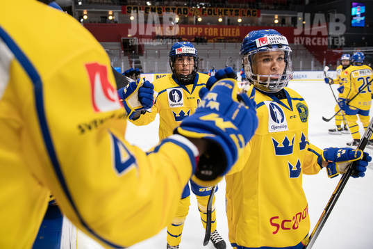 Ebba Berglund and Anna Kjellbin of Sweden celebrates
