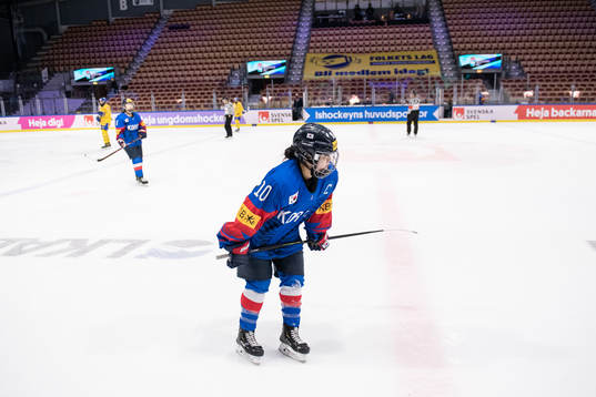 Jiyeon Choi of Korea looks dejected