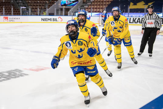 Linnea Hedin of Sweden celebrates