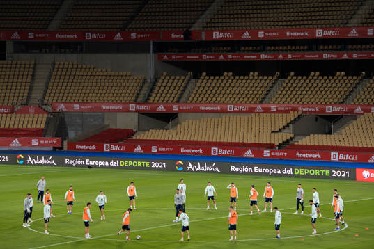 Bläddra bland fler bilder av Football, FIFA World Cup Qualifier, Spain, training