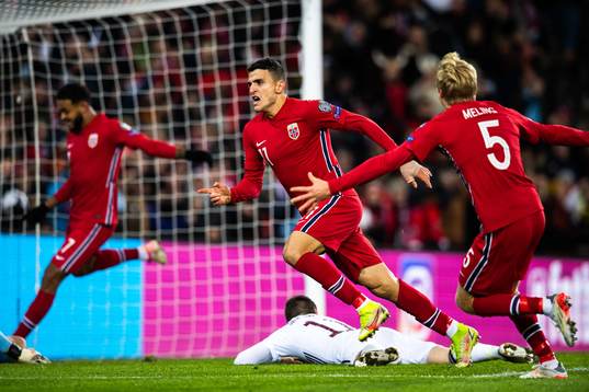 Mohamed Elyounoussi of Norway celebrates