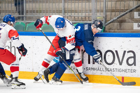 Tobias Handl of Czech Republic and Ruben Rafkin of Finland
